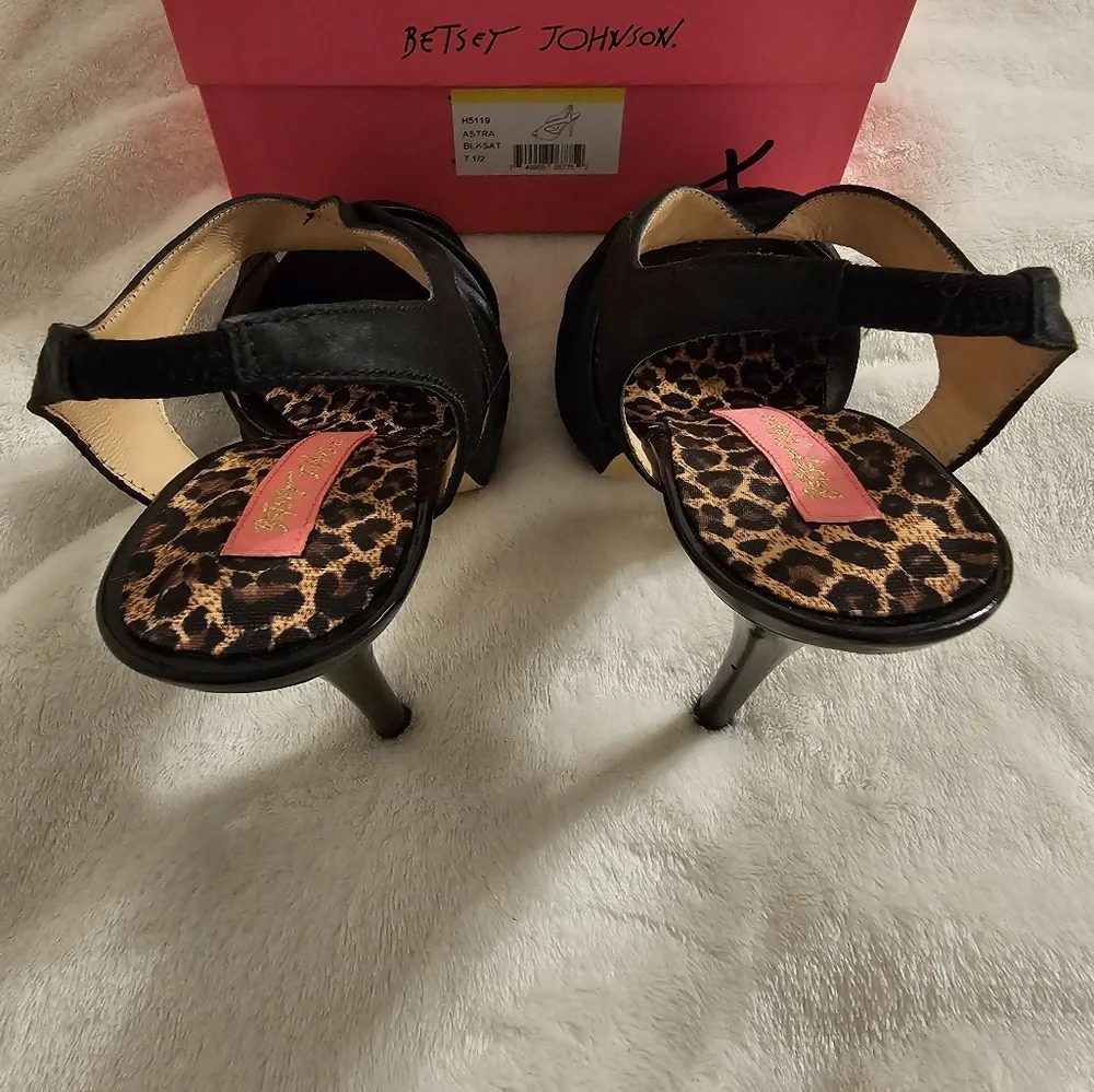 Betsey Johnson Astra black slingback satin shoes size 7.5 - Picture 4 of 8